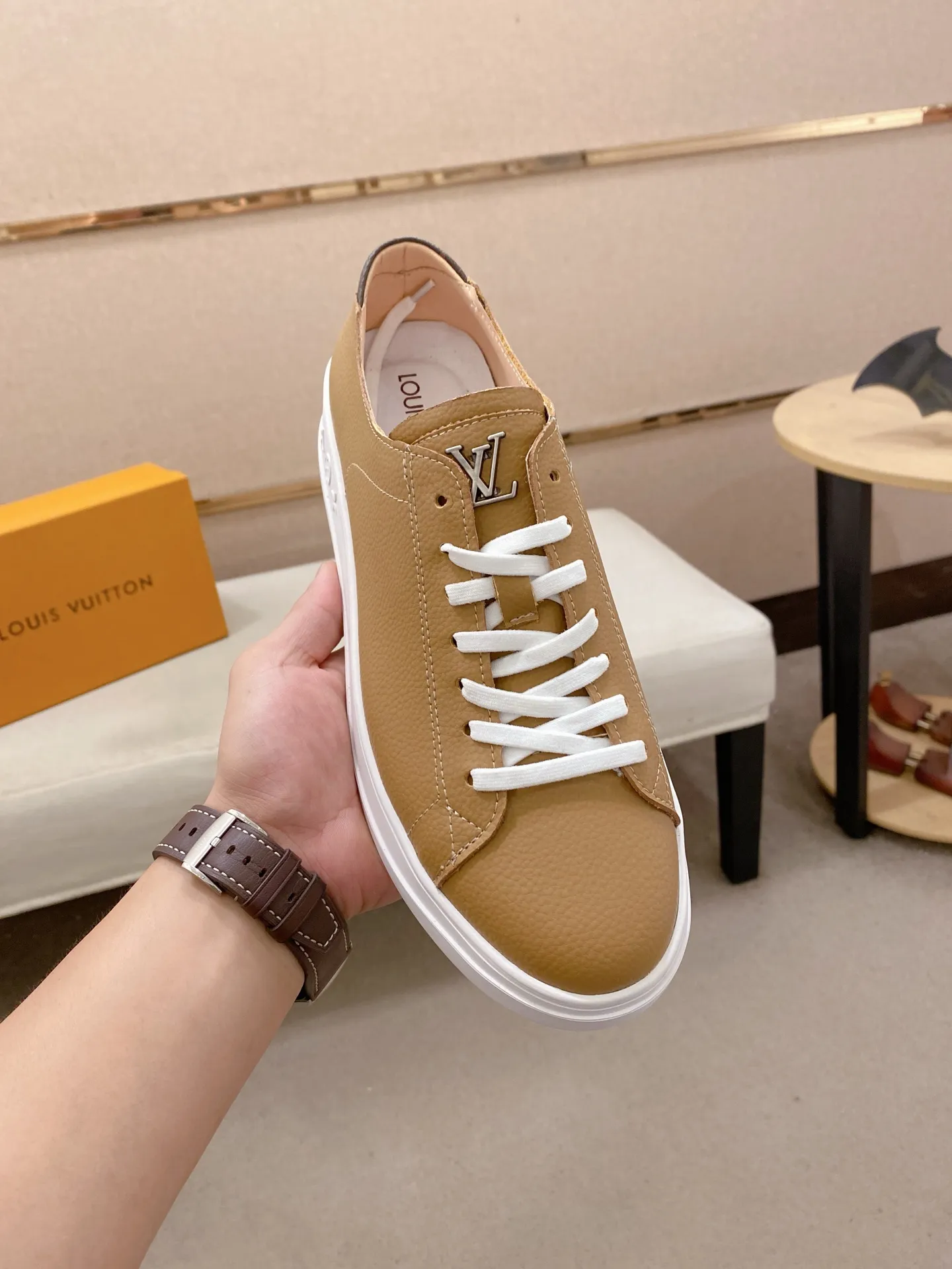 Men's shoes💰 440💰louis vuitton (Louis Vuitton/lv) top 🔍🔍 new models are on sale at the same time at the counter. The upper 🇮🇹 is imported from Italy first-layer cowhide, and the lining is fully imported sheepskin 💪💪, completely 1⃣️ to 1 ⃣️Re-engraved🇮🇹💪💪, ⚠Sole: The original sole is specially provided by the original factory, the exclusive movable molded sole is super comfortable, ⚠The original factory follows the order, 🔍🔍high quality, you can enter and exit the counter at will, welcome to compare⚠. Code number:38-44